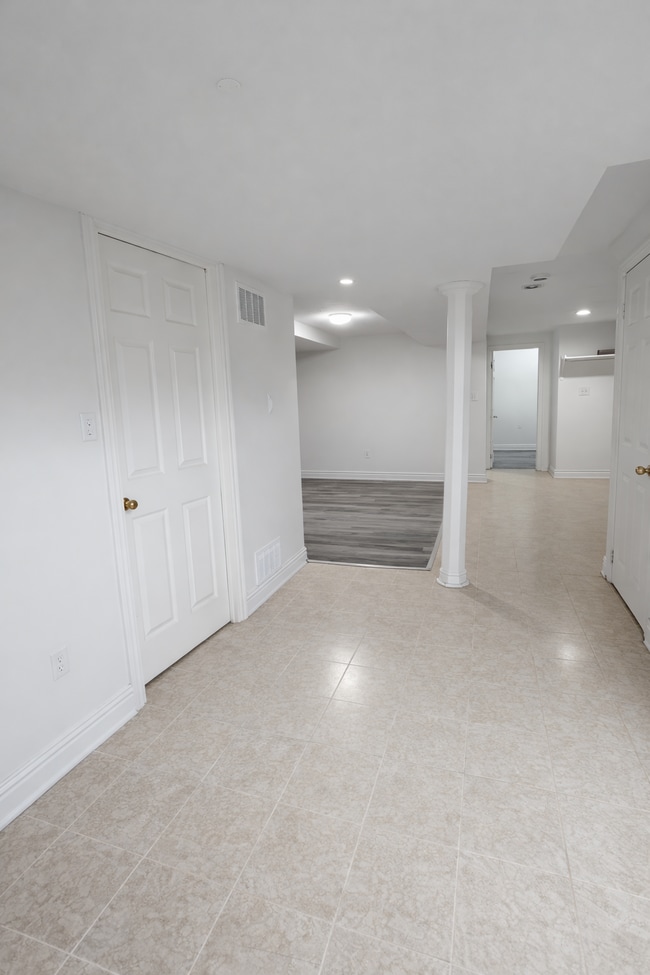 Building Photo - 41 Lauraglen Crescent