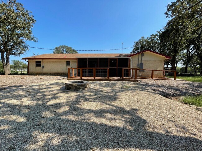 Foto del edificio - Available Now! *No Pets* Completely Renova...