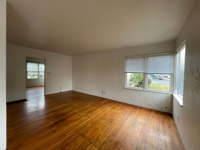 Building Photo - 1231ltur