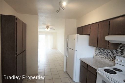 Building Photo - 4251 Plaza Oro Loma