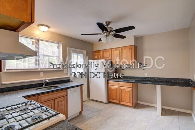 Foto del edificio - 6112 Eastern Ave NE
