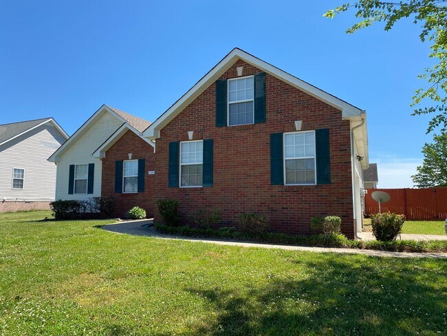 Foto del edificio - Nicely Updated Ranch with 3 Bed/2 Bath and...
