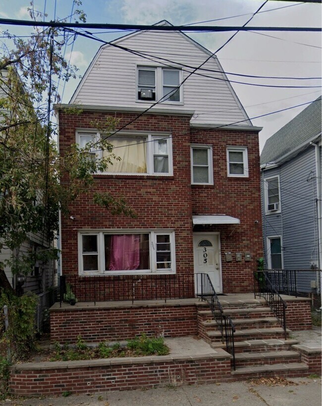 Building Photo - 305-307 Sanford Ave