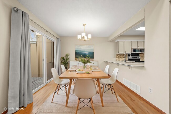 Foto del edificio - 3BR Townhome | Finished Basement | 2-Car Garage | Pool, Tennis & Pickleball