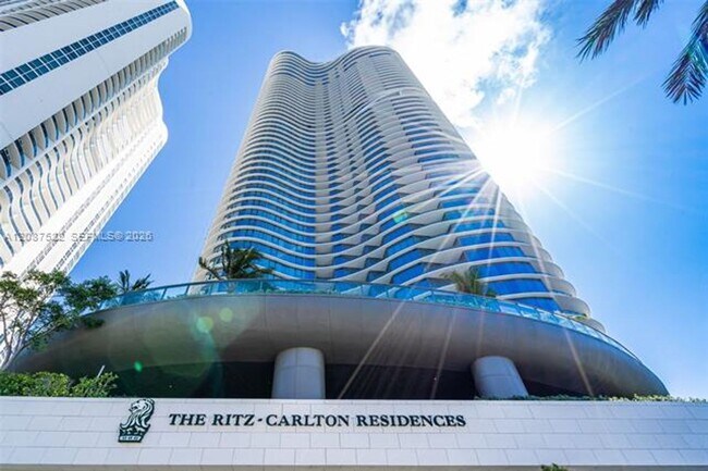 Foto del edificio - 15701 Collins Ave