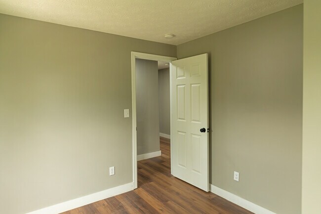 Building Photo - 429-431 Bolander
