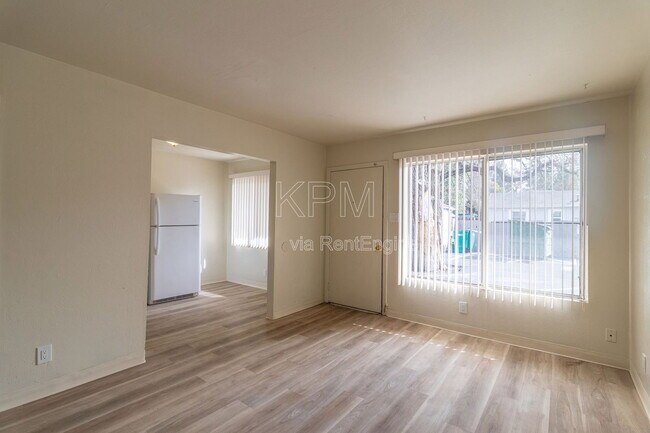 Foto del edificio - 3814 N California St