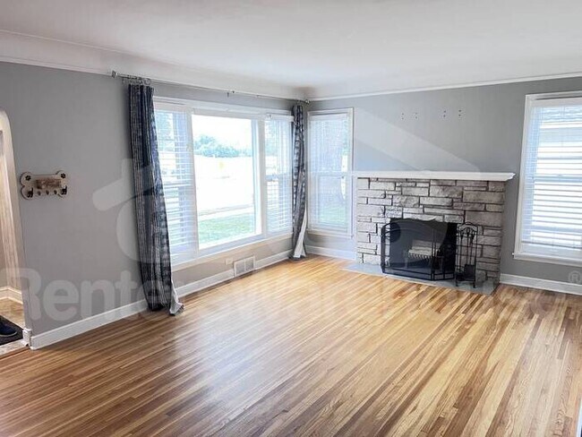 Building Photo - Available May 5th 3 Bedroom 3 Bath SINGLE FAMILY HOME IN MINNEAPOLIS!