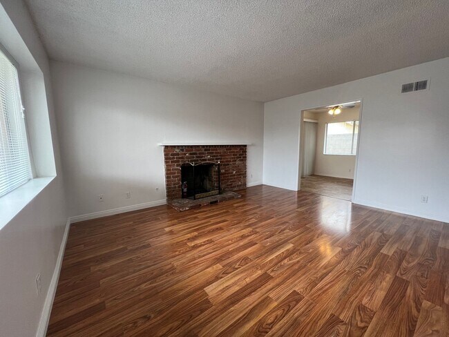 Foto del edificio - 3 Bedroom Home Santa Fe Springs