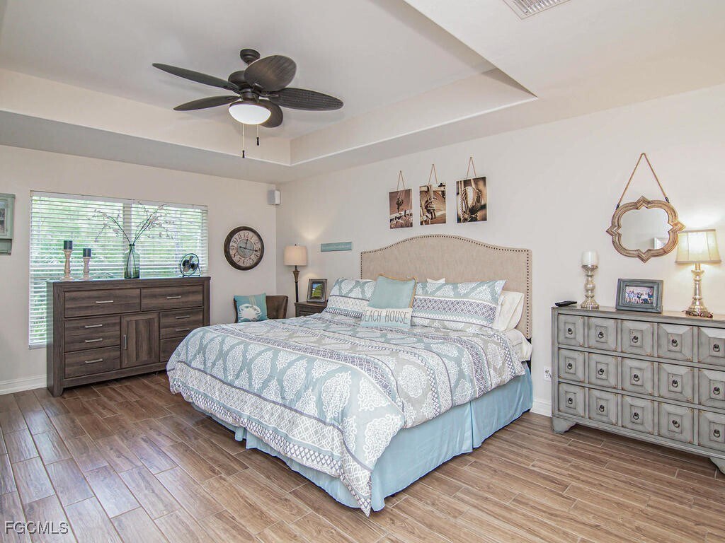 Foto del edificio - 945 Carrick Bend Cir
