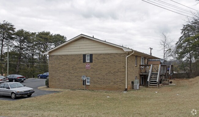 Foto del edificio - 8200 Elderberry Dr