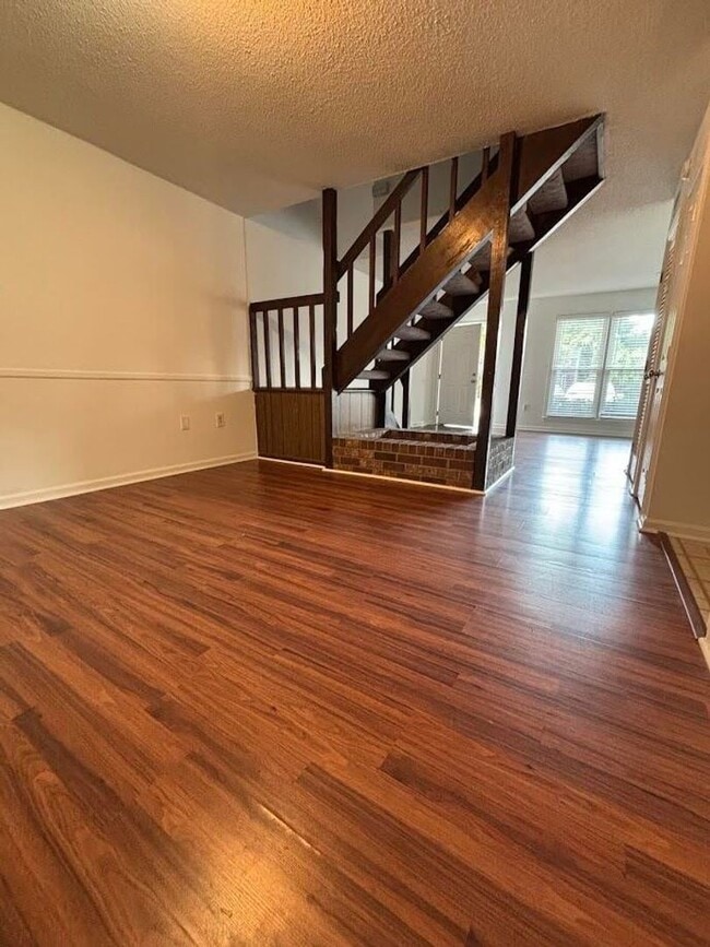 Building Photo - 3 Bedroom Townhouse available in Ashley Vi...