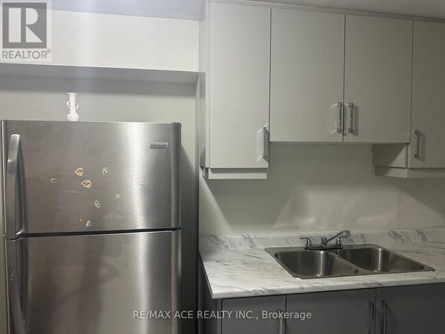 Building Photo - 50 Golden Springs Dr