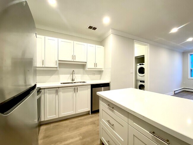 Building Photo - 2 Bed - 112 St Joes