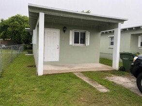 Building Photo - 614 SW 10th Ave