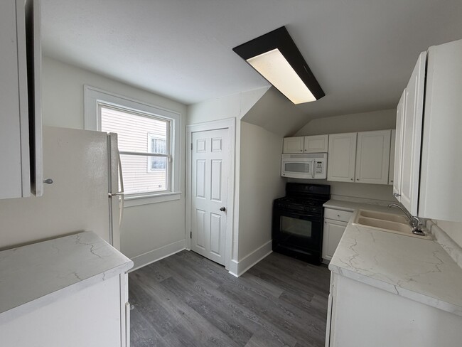 Foto del edificio - 111 E Eckman St