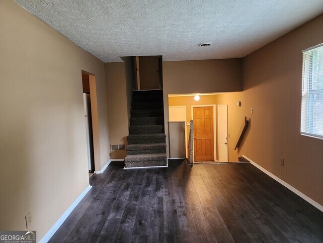 Building Photo - 2409 Fairway Ct SW