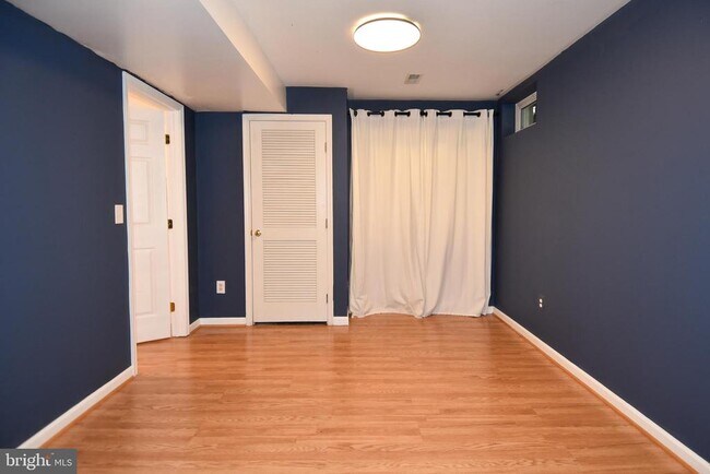 Building Photo - 5987 Edgehill Ct