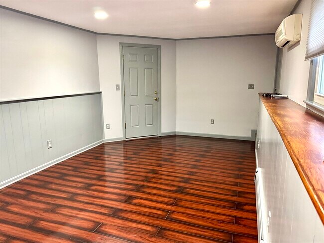 Foto del edificio - 136 Cecilian Ave