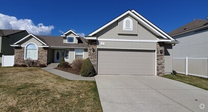 Building Photo - 1811 E Warm Springs Ave
