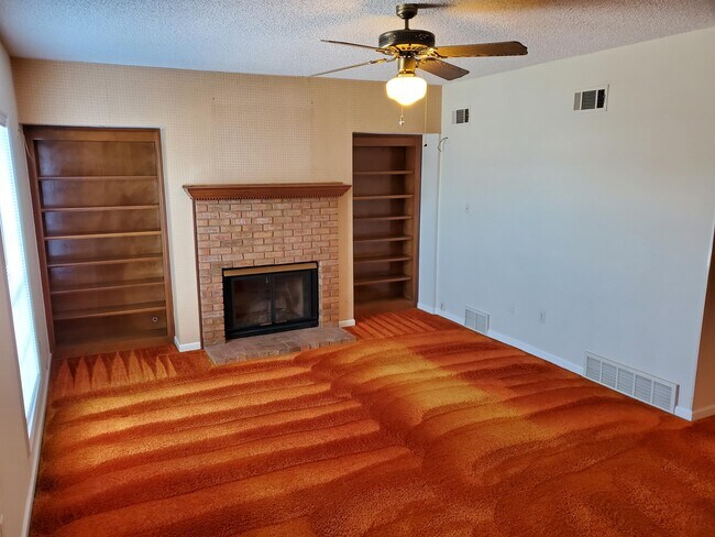 Building Photo - 3742 Fern Ridge Rd