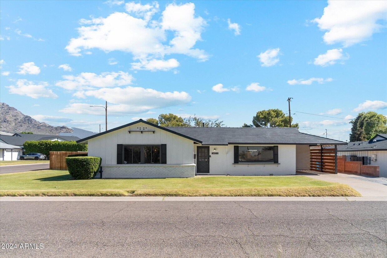 Foto principal - 1455 E Tuckey Ln