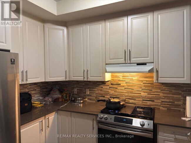 Photo du bâtiment - 90 Royal Fern Cres