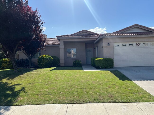 Building Photo - 608 Isla Bonita St