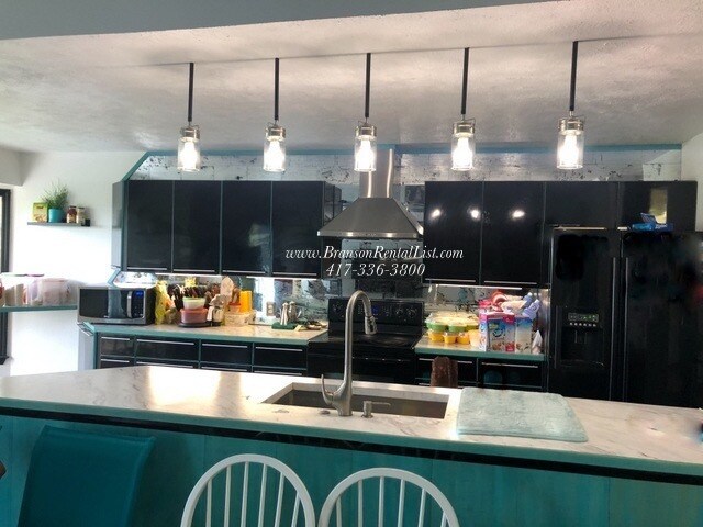 Foto del edificio - Spacious Basement Home with Breathtaking Views!!!