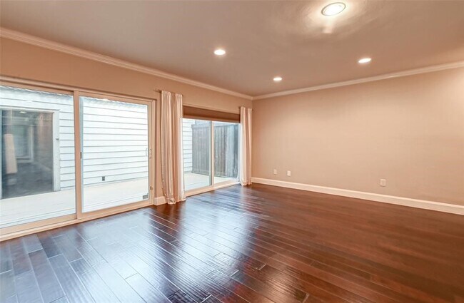 Building Photo - 1926 Augusta Dr