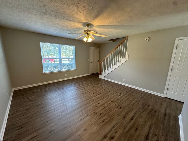 Foto del edificio - 2442 Willowbrook Dr