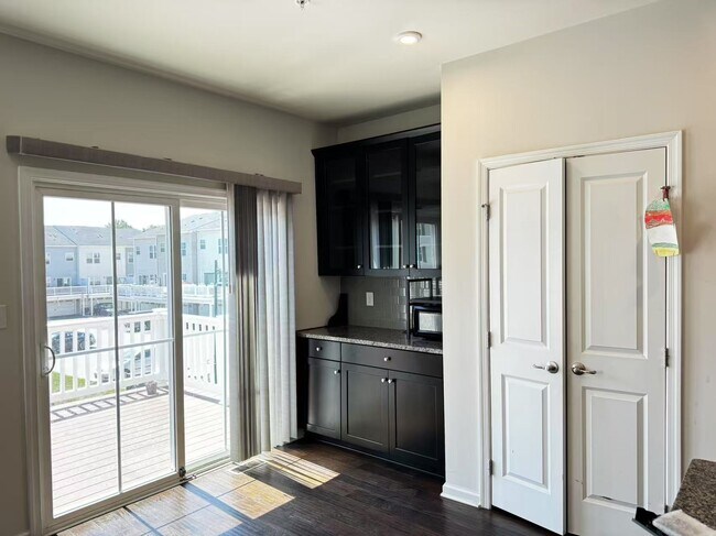 Building Photo - 510 Holywell Dr