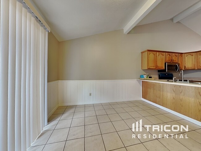 Building Photo - 16015 Splitlog Dr