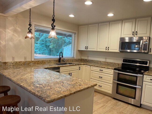 Building Photo - 3 br, 2.5 bath House - 8817 NE 124th Street