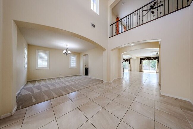 Foto del edificio - Stunning home located in the heart of Chandler, AZ!