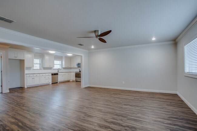 Building Photo - Pre-leasing for July!