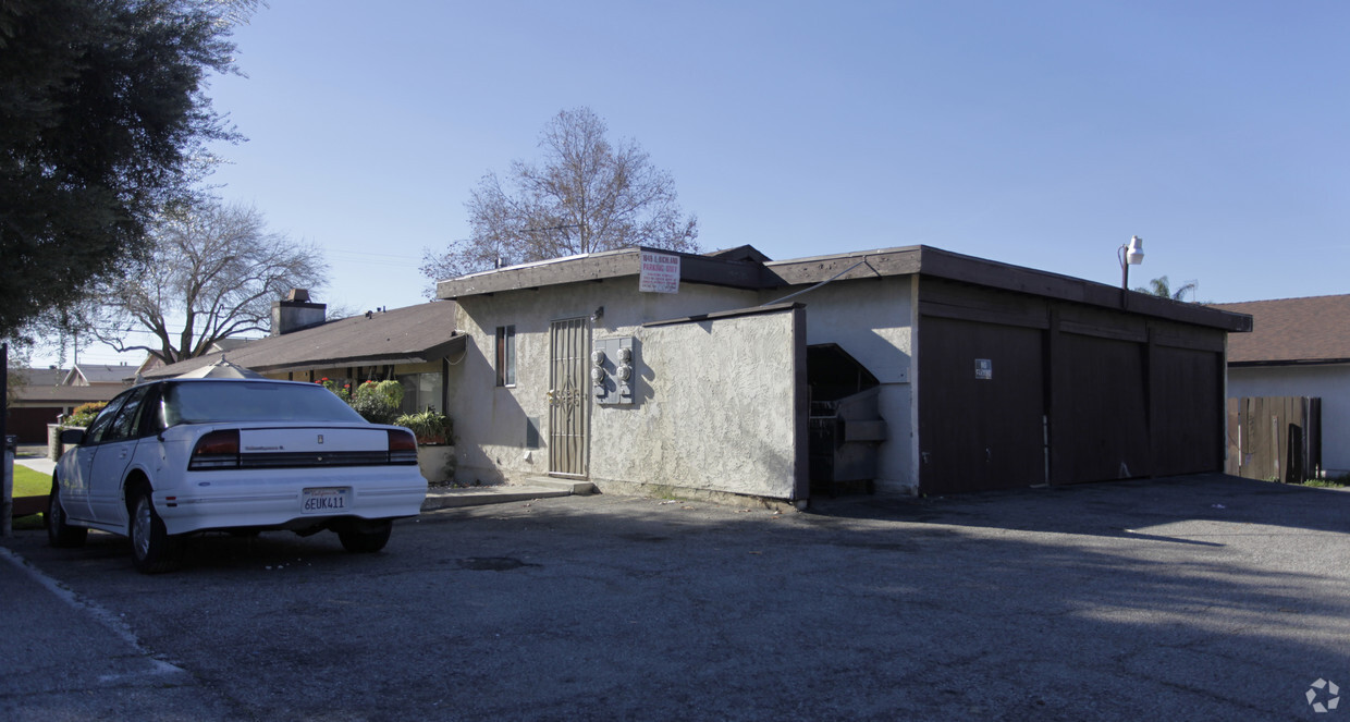 Building Photo - 1049 E Richland