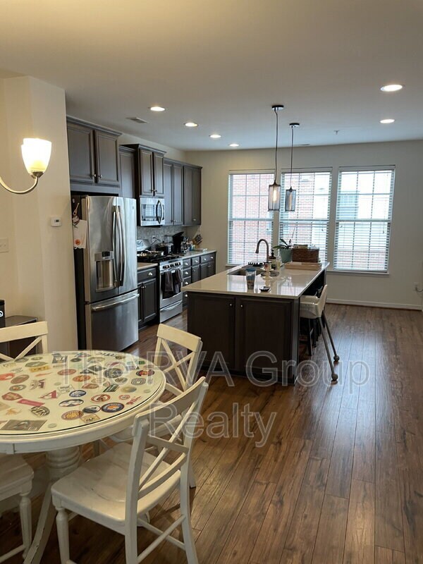 Foto del edificio - 4941 Old Main St