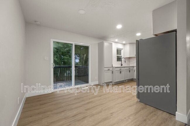 Building Photo - 450 Scenic Dr