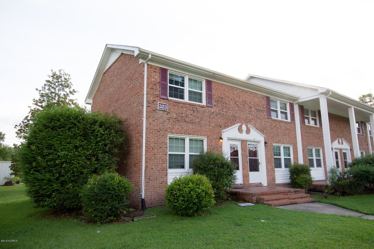 Primary Photo - 325 Richlands Ave