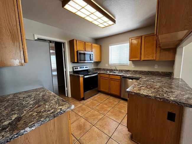 Foto del edificio - 8802 E University Dr