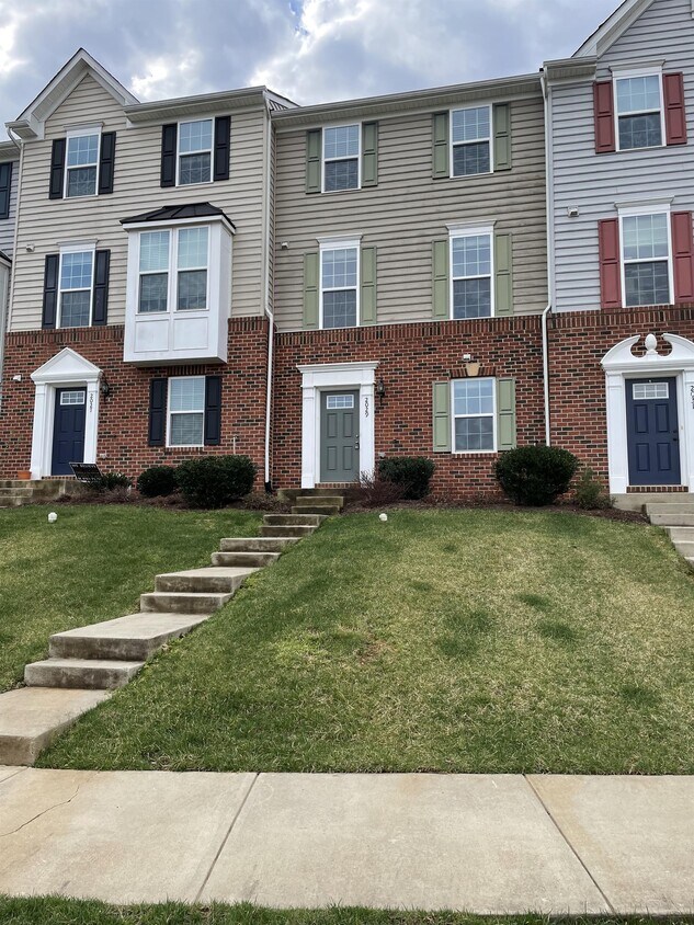 Primary Photo - 2029 Verona Ct