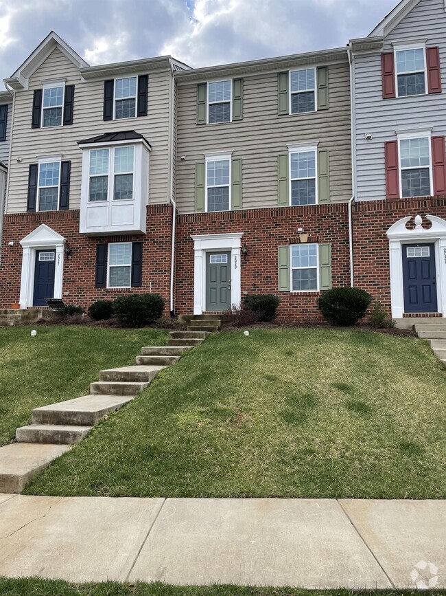 Building Photo - 2029 Verona Ct