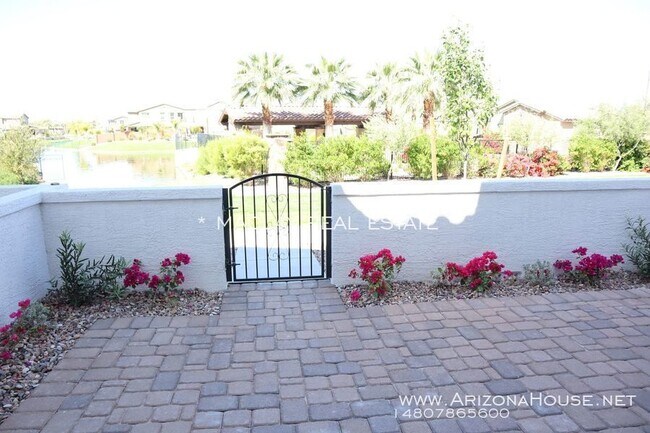 Building Photo - 4077 S Sabrina Dr