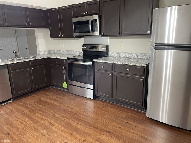 Foto del edificio - Room for Rent, 1 bath House - 4110 Sunrise...