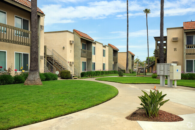 Courtyard - Trask Apartments