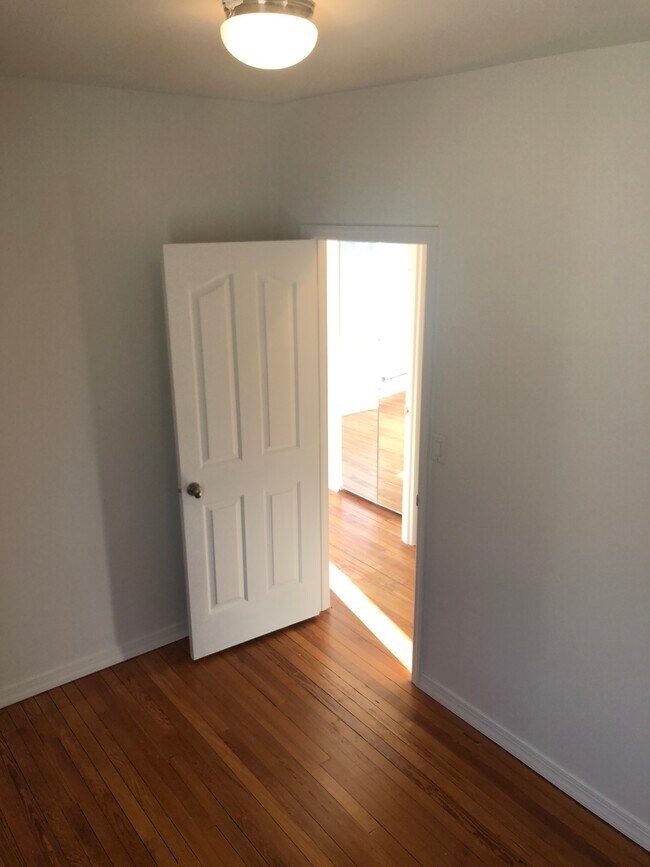 Building Photo - 27 Alton Pl