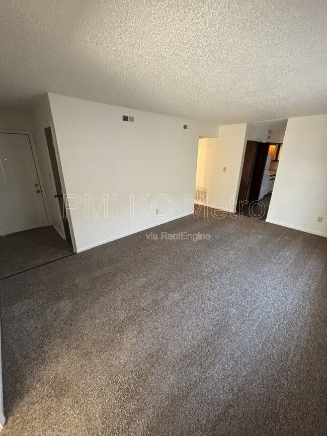 Building Photo - 1008 NE Lindsay Ave