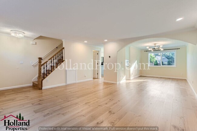 Building Photo - Beautiful 4 bedroom home located in the So...