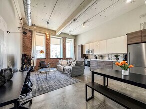 Building Photo - 555 Evergreen St